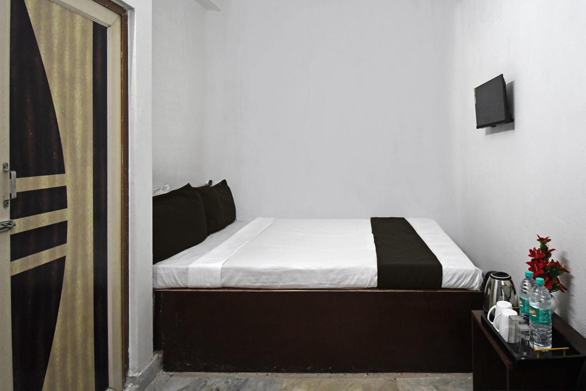 Oyo Hotel Chinar Park Calcutta Extérieur photo